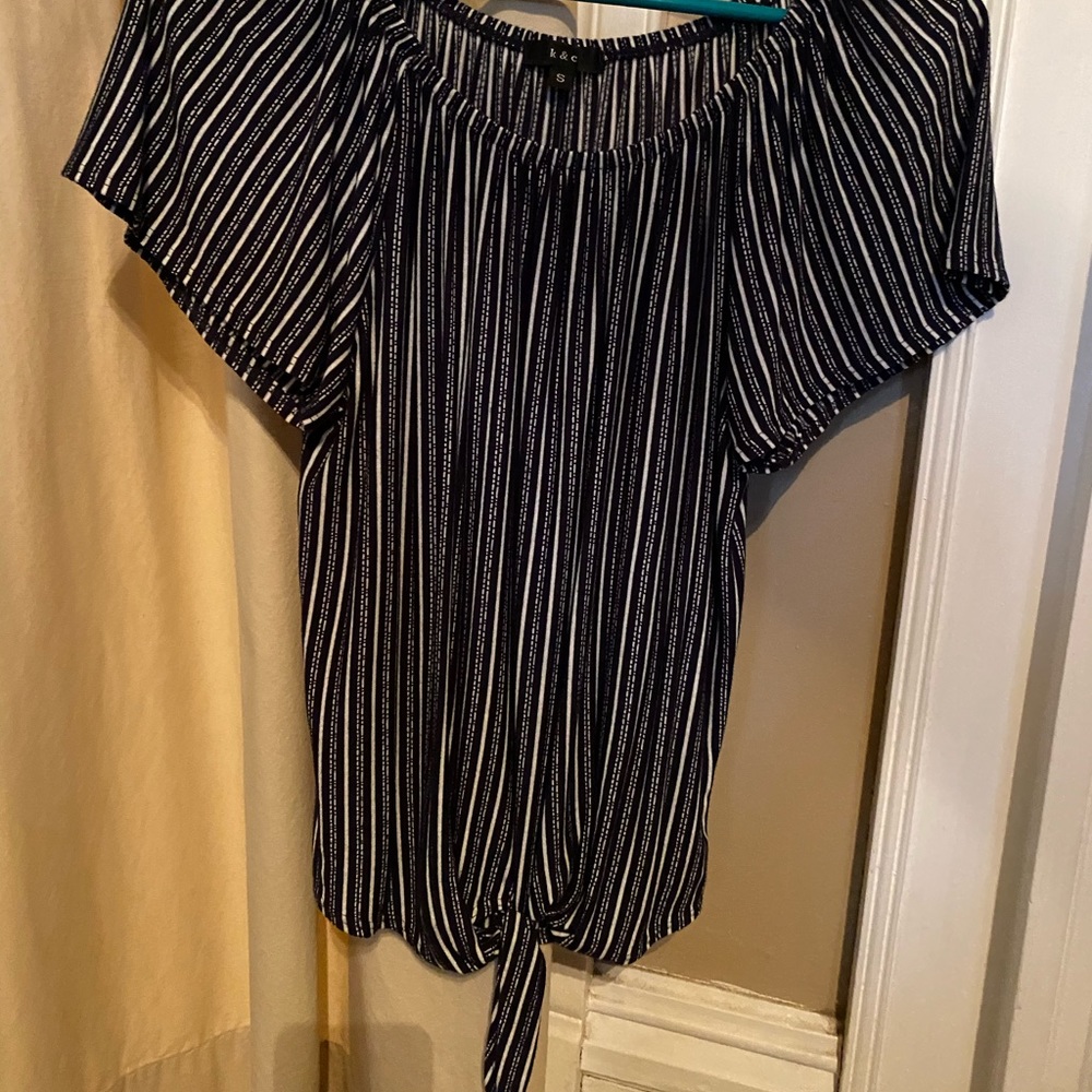 Short sleeved bottom tie shirt